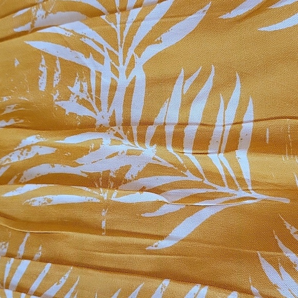 Roxy womens Mineral Yellow Floral Ruffle strap blouse size large - Picture 7 of 12